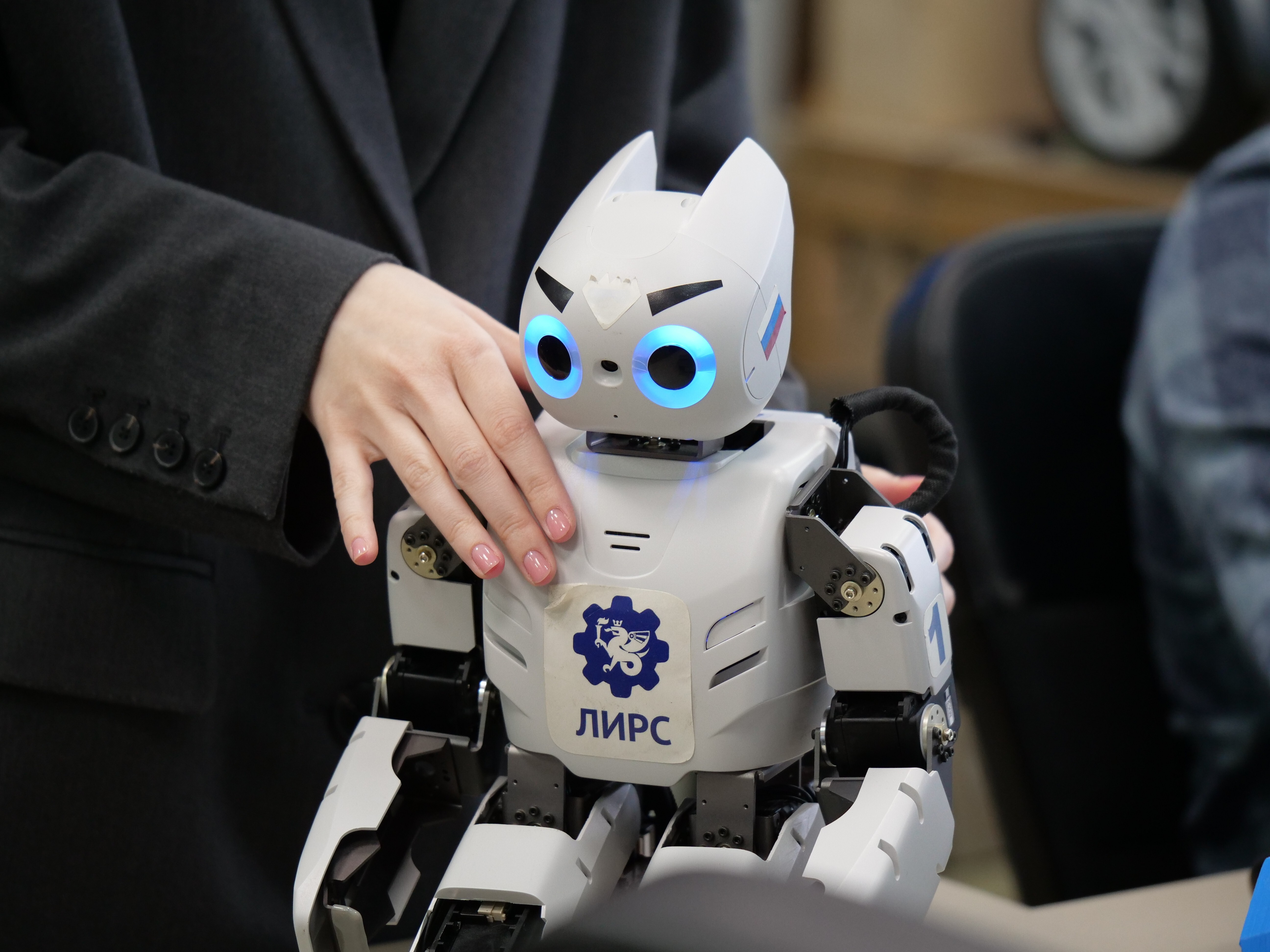 Сотрудники ЛИРС провели экскурсию для школьников Сотрудники ЛИРС провели экскурсию для школьников