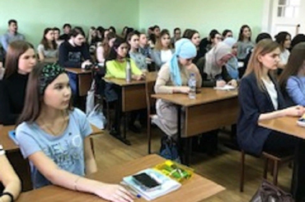 'История факультета иностранных языков в лицах' 'История факультета иностранных языков в лицах'