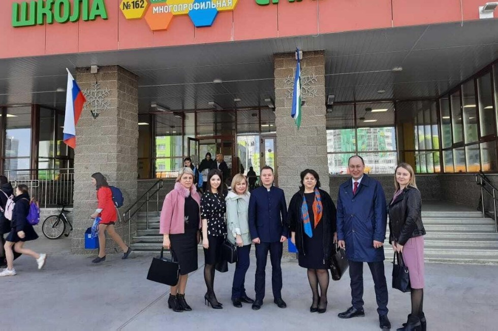 ����� � ��������������� ����� '�����' � �. ���