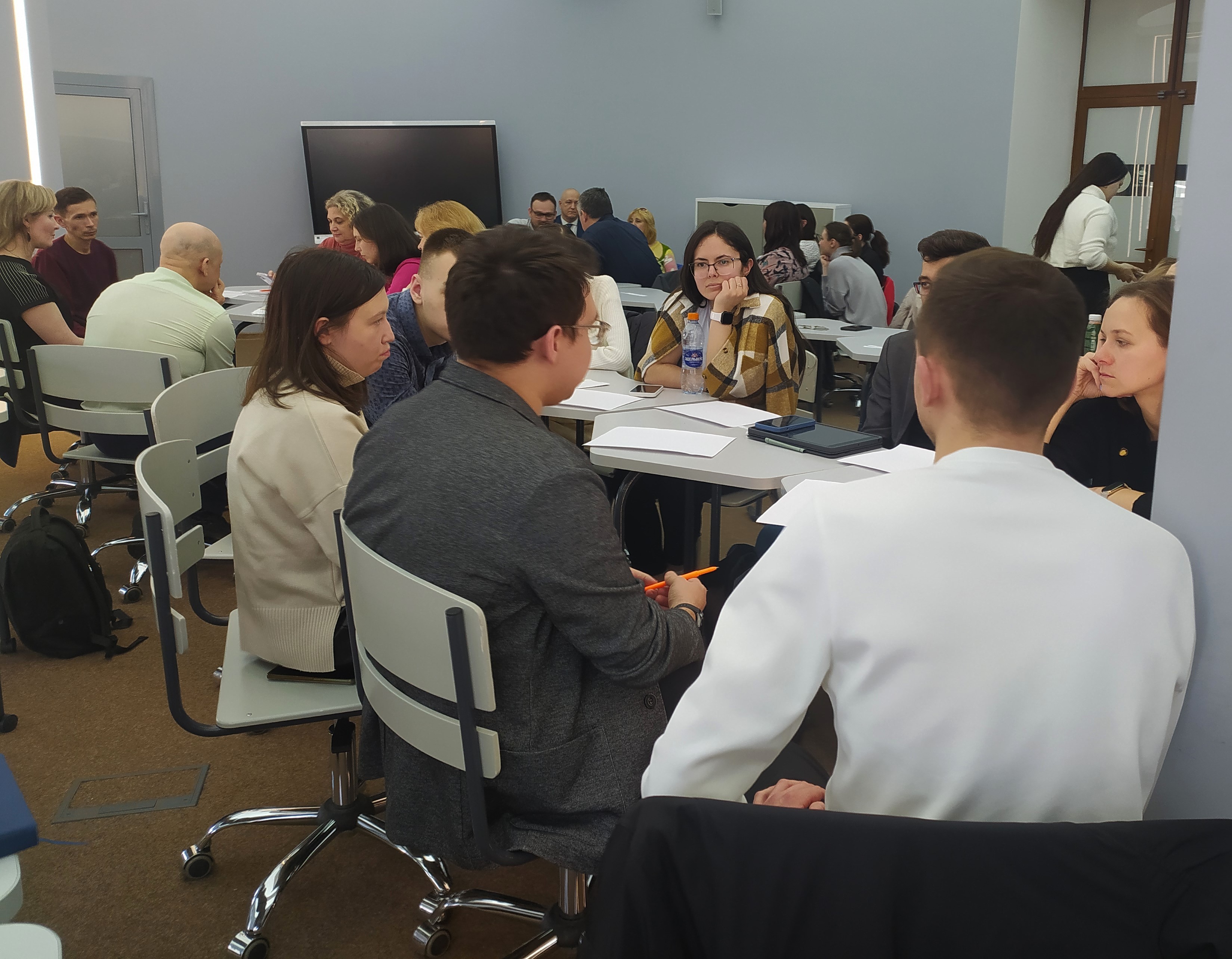 В Институте психологии и образования прошло тренинговое мероприятие, направленное на профилактику аддикции среди молодёжи, для кураторов академических групп В Институте психологии и образования прошло тренинговое мероприятие, направленное на профилактику аддикции среди молодёжи, для кураторов академических групп