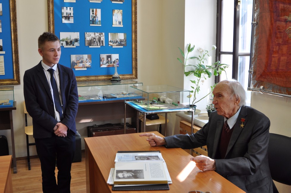 � ������ � ����� ��� ��������� 9 ��������� ��������� ��� (1944 ���� �������), �������, �������� � ������� ������ �������� ����, ����� ���������� �����, ����������� �����-���������� ����, ����������� ������ ������ ���� ������� �������������� �������