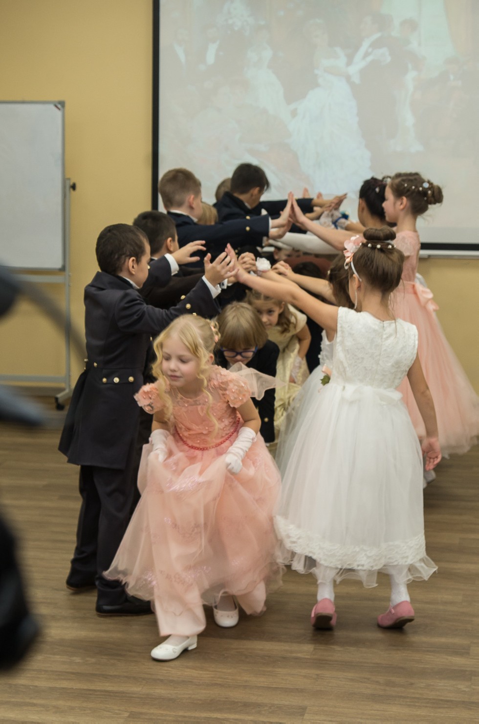 В детском театре КФУ 'Радуга' прошла премьера спектакля 'Россия мне раскрылась в тебе, Казанский университет!' В детском театре КФУ 'Радуга' прошла премьера спектакля 'Россия мне раскрылась в тебе, Казанский университет!'