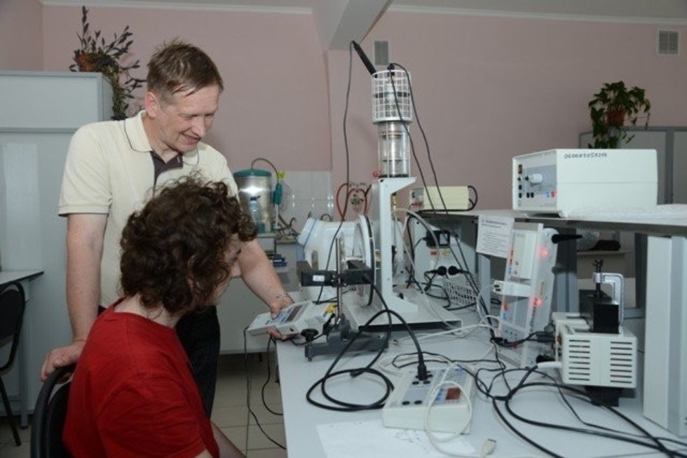 Practice in molecular physics (laboratory �� 702, 703)