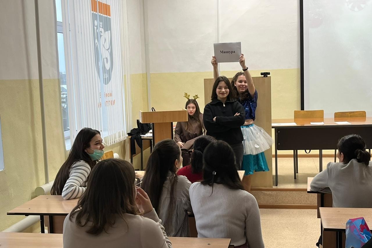 'Новогодний переполох': праздник организовали студенты 'Новогодний переполох': праздник организовали студенты