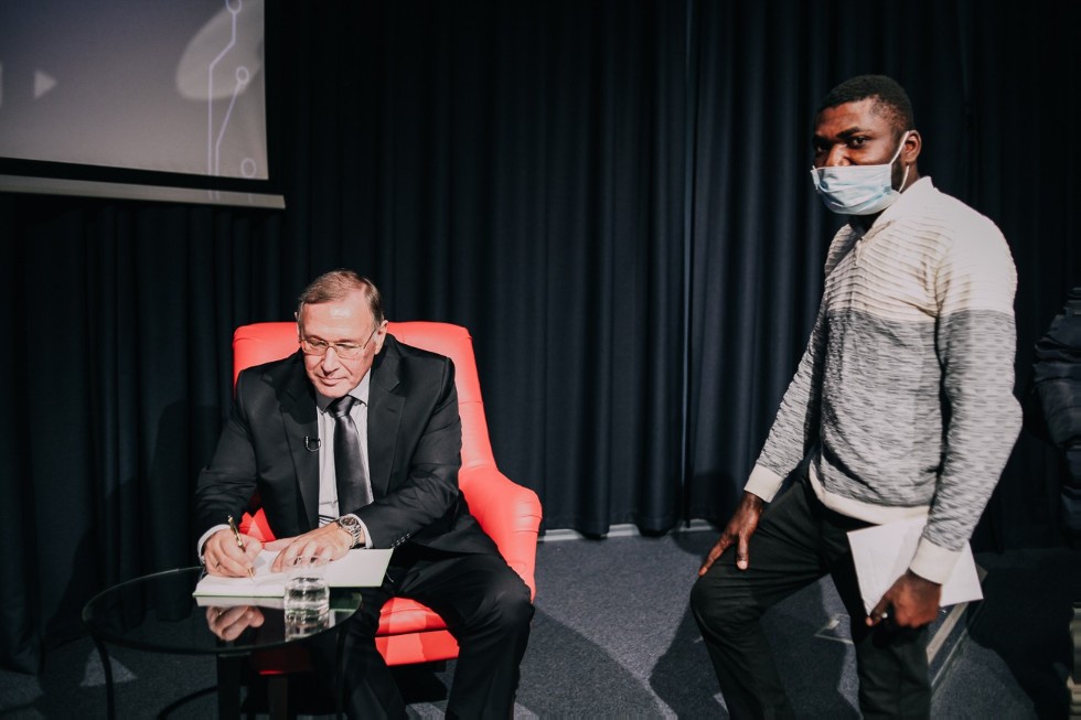 ������������� ������� ����� '������-������: ��������, ���������, ������� � ��������'