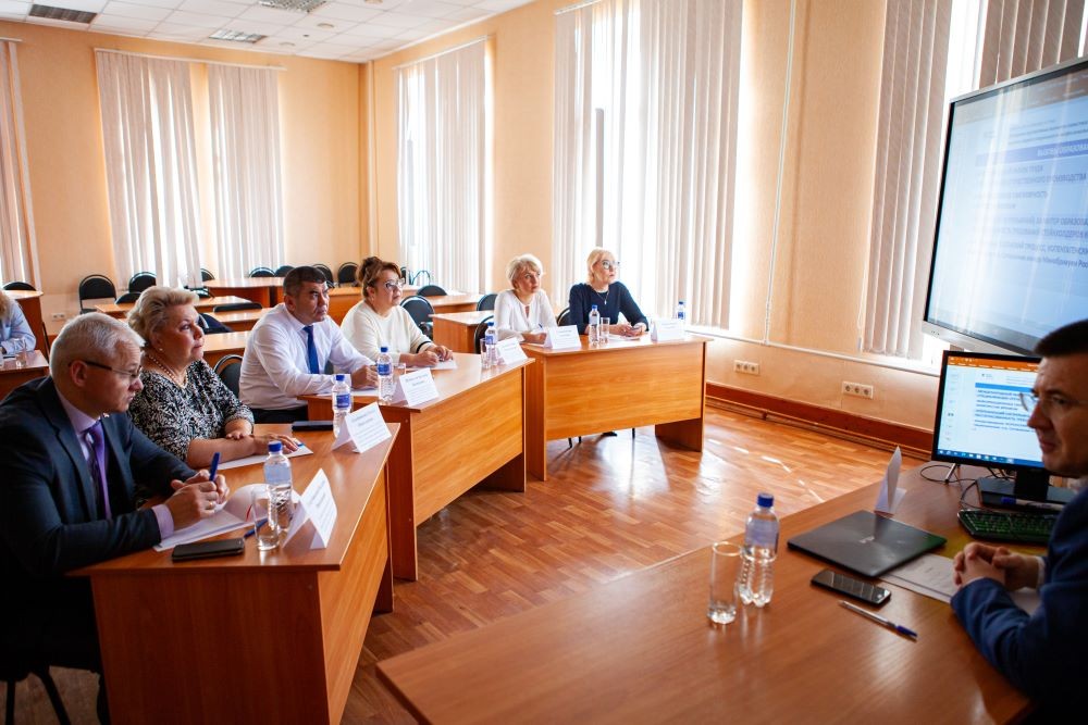 В Елабужском институте КФУ прошел семинар на тему 'Обсуждение перспективных программ повышения квалификации педагогов профессионального образования и обучения' В Елабужском институте КФУ прошел семинар на тему 'Обсуждение перспективных программ повышения квалификации педагогов профессионального образования и обучения'