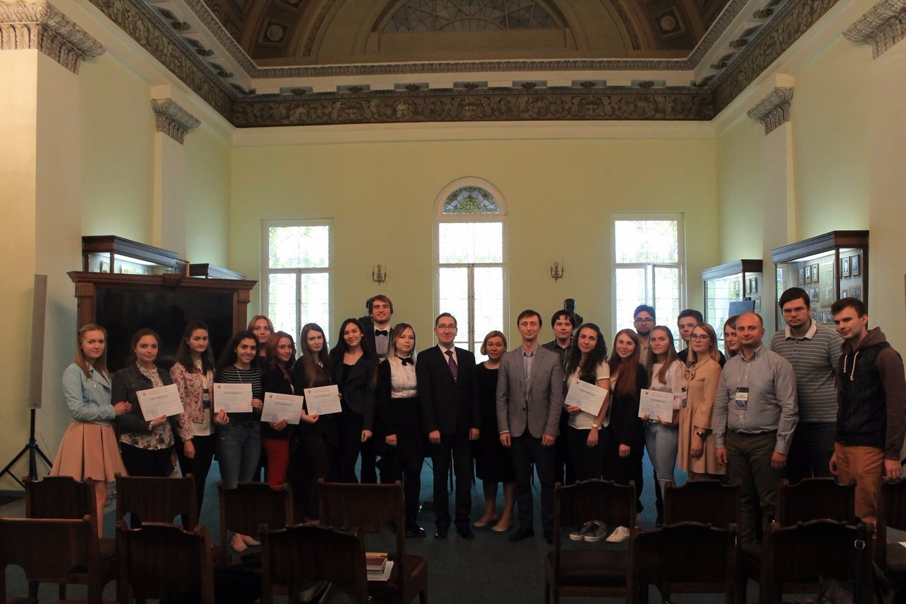 C 19 по 24 июня 2017 года на базе кафедры международного и европейского права юридического факультета КФУ прошла международная междисциплинарная летняя школа ? европейский молодежный форум 'К 60-летию Римских договоров: история и современные вызовы' в рамках мероприятий Центра превосходства Жана Монне в области европейских исследований VOICES+. C 19 по 24 июня 2017 года на базе кафедры международного и европейского права юридического факультета КФУ прошла международная междисциплинарная летняя школа ? европейский молодежный форум 'К 60-летию Римских договоров: история и современные вызовы' в рамках мероприятий Центра превосходства Жана Монне в области европейских исследований VOICES+.