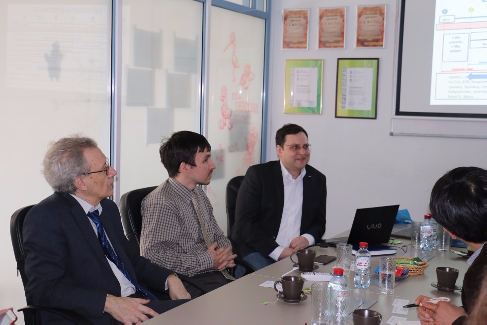 The ITIS Higher Institute hosted a meeting with representatives of Samsung