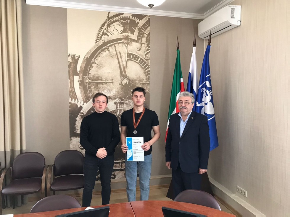 ���������� �������� ����� 1 ����� � ���������-�������������� ���� 