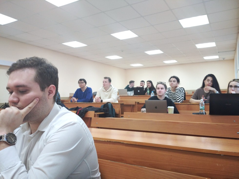 Двадцать седьмое заседание дискуссионного клуба Двадцать седьмое заседание дискуссионного клуба