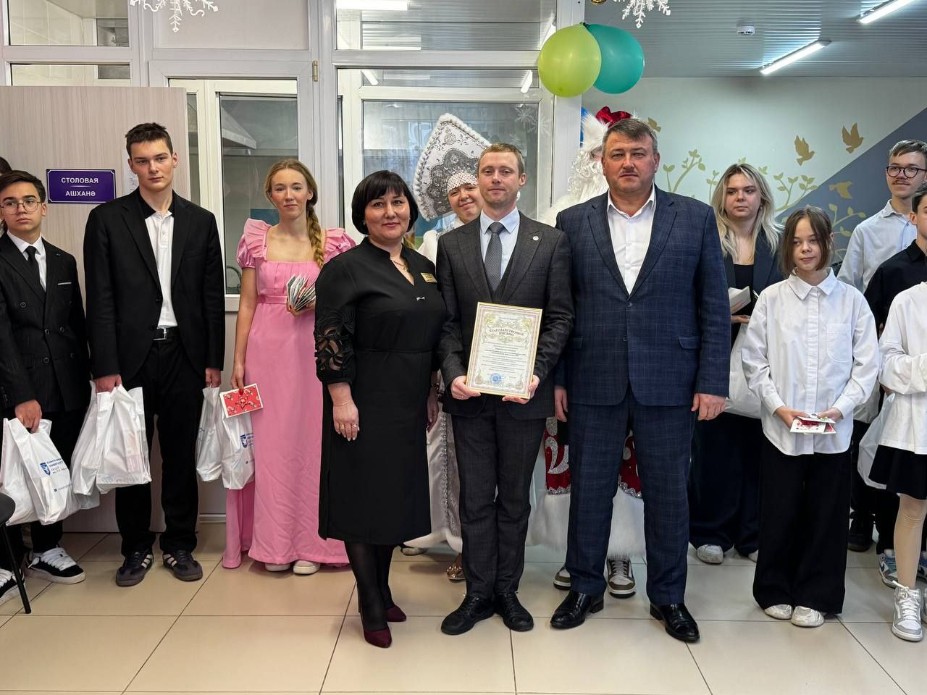 Лицеисты посетили Кайбицкий дом-интернат для престарелых и инвалидов с праздничным концертом Лицеисты посетили Кайбицкий дом-интернат для престарелых и инвалидов с праздничным концертом