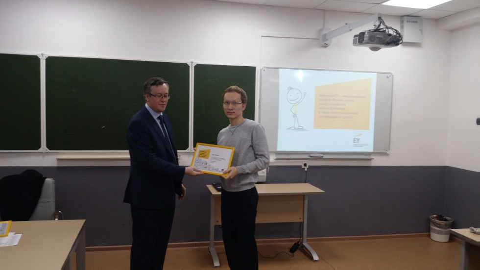 ������-����� EY