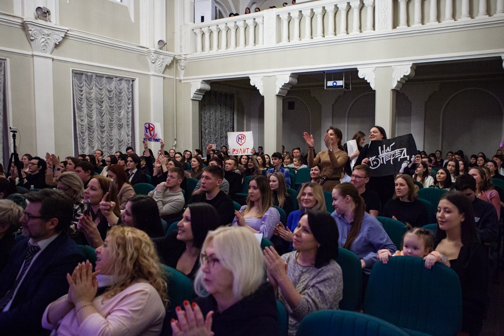 Мы не прощаемся! Мы не прощаемся!