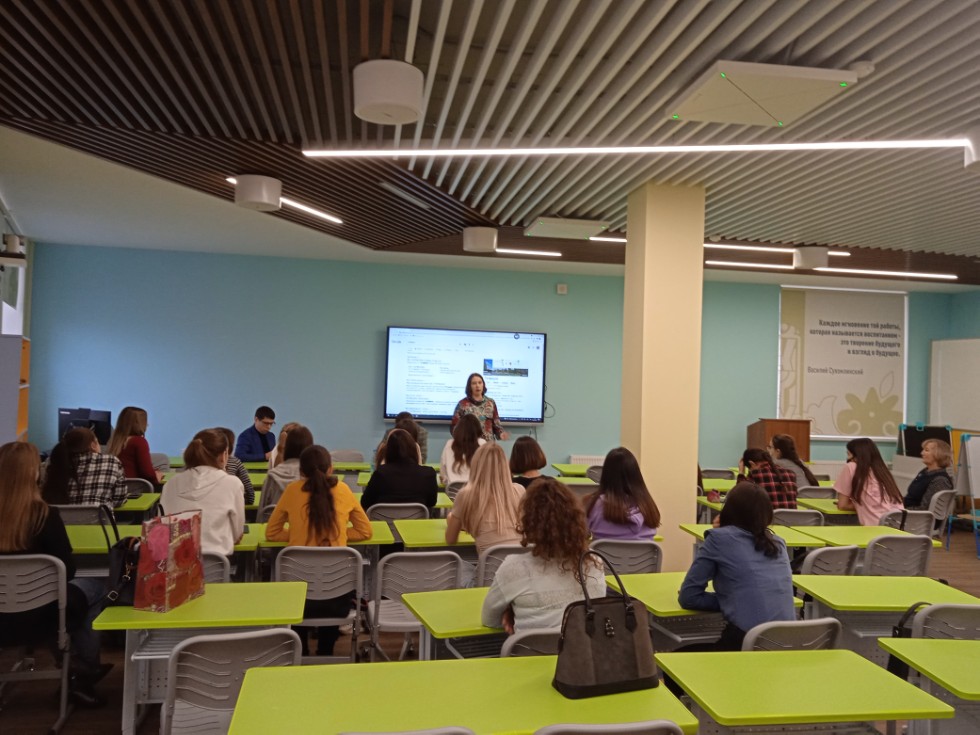 Габдулла Тукай исемендәге милли мәдәният һәм мәгариф Югары мәктәбендә укучы студентлар танылган журналистлар белән очраштылар Габдулла Тукай исемендәге милли мәдәният һәм мәгариф Югары мәктәбендә укучы студентлар танылган журналистлар белән очраштылар