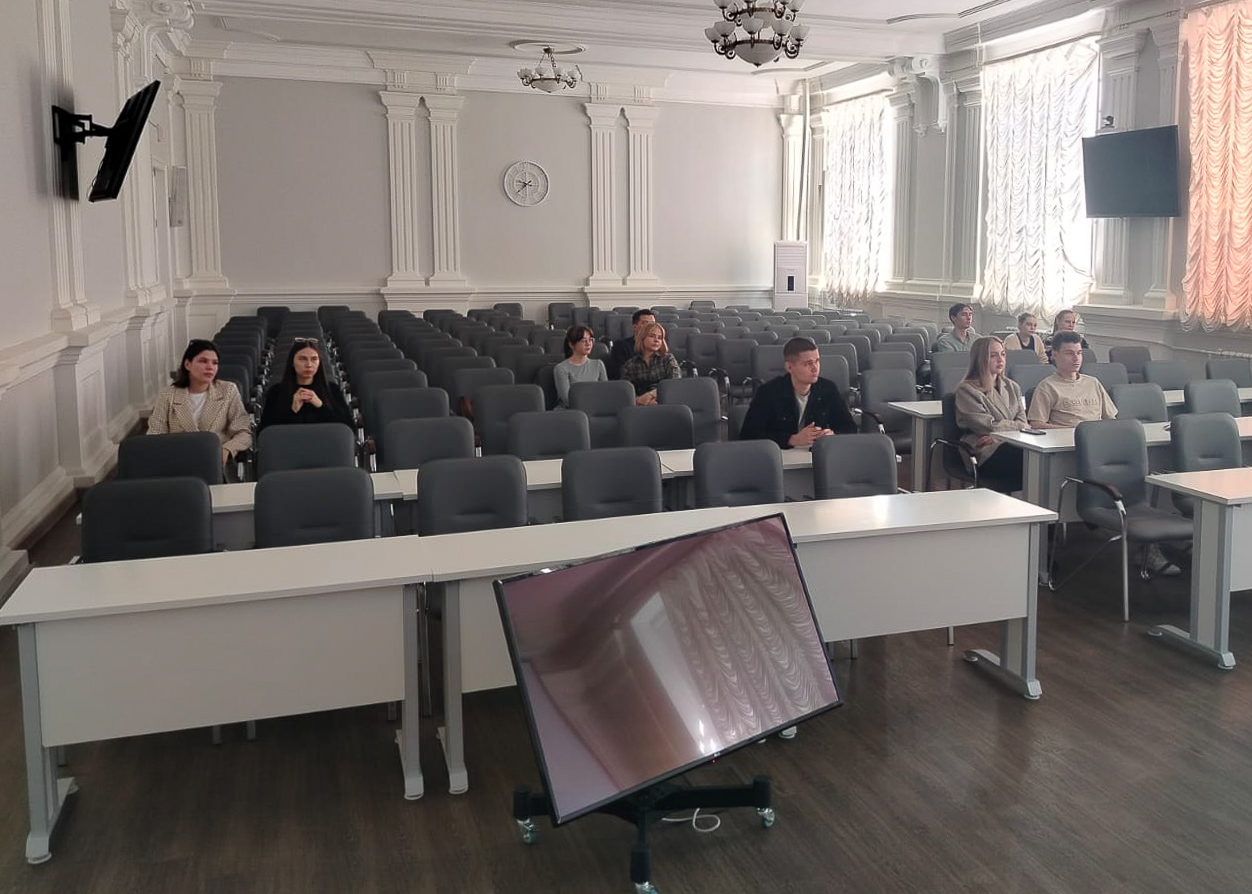 В Елабужском институте состоялась встреча представителей компании ООО 'СОЛЛЕРС Алабуга' со студентами отделения экономических и юридических наук. В Елабужском институте состоялась встреча представителей компании ООО 'СОЛЛЕРС Алабуга' со студентами отделения экономических и юридических наук.