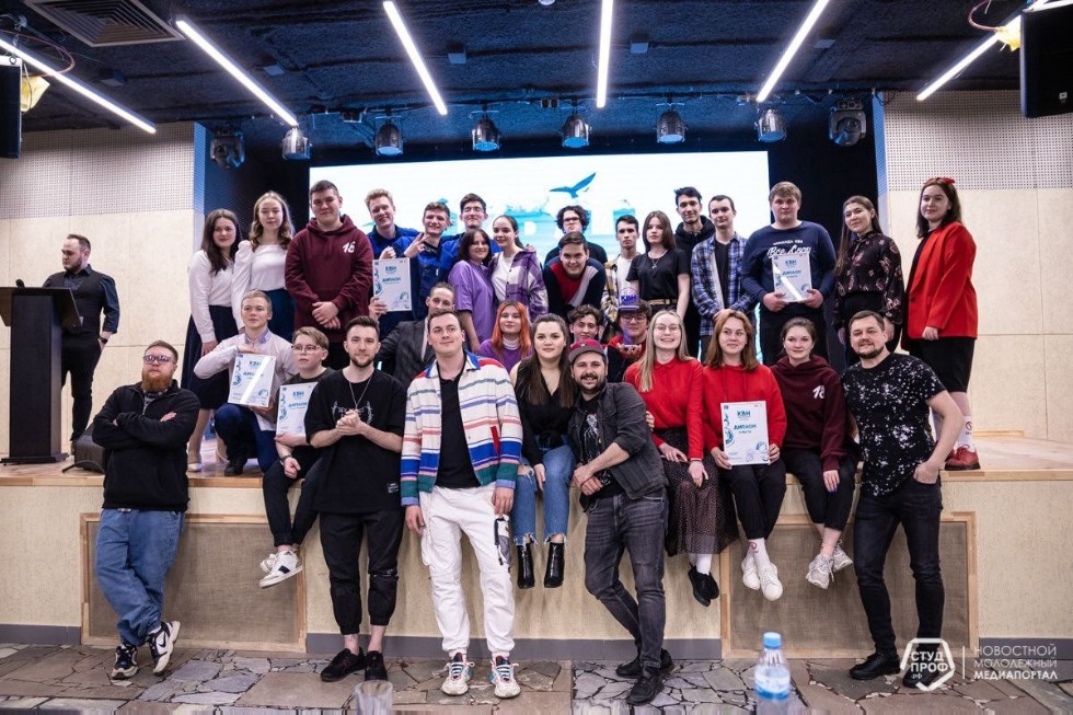 ������� ��� '������' � ������ ������ �� ����� ��� ������������ ���� '�����'