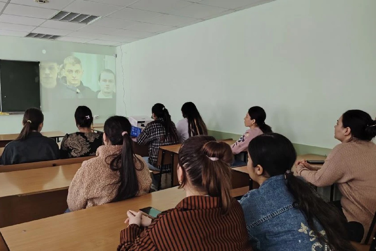 Студенты Елабужского института КФУ обсудили фильм, нравственный выбор и ответственность Студенты Елабужского института КФУ обсудили фильм, нравственный выбор и ответственность