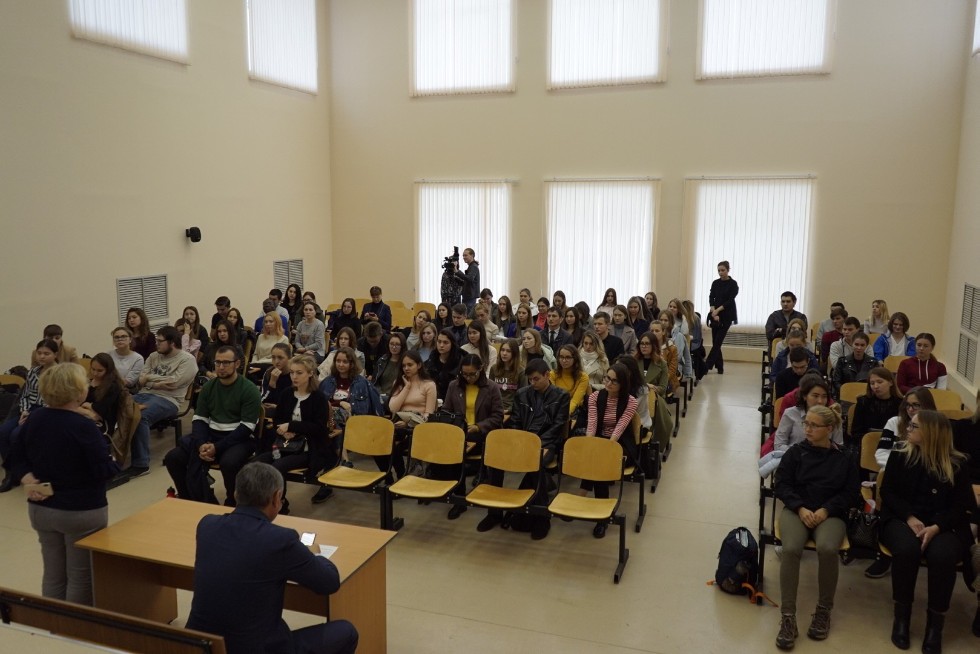Minister of Ecology and Natural Resources of Tatarstan Alexander Shadrikov met with students Minister of Ecology and Natural Resources of Tatarstan Alexander Shadrikov met with students
