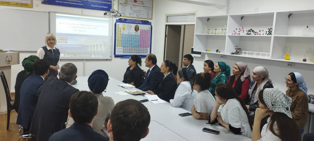 Заведующая кафедрой химического образования в Таджикистане: пленарный доклад, научно-методический семинар, профориентационные встречи