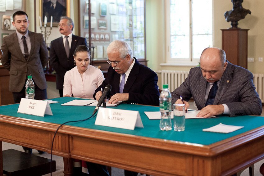 Rare Oriental manus�cripts to be restored in KFU