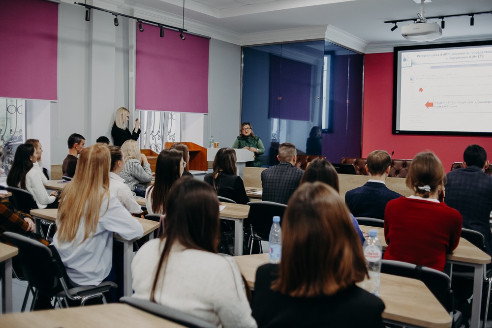 ������ ,���