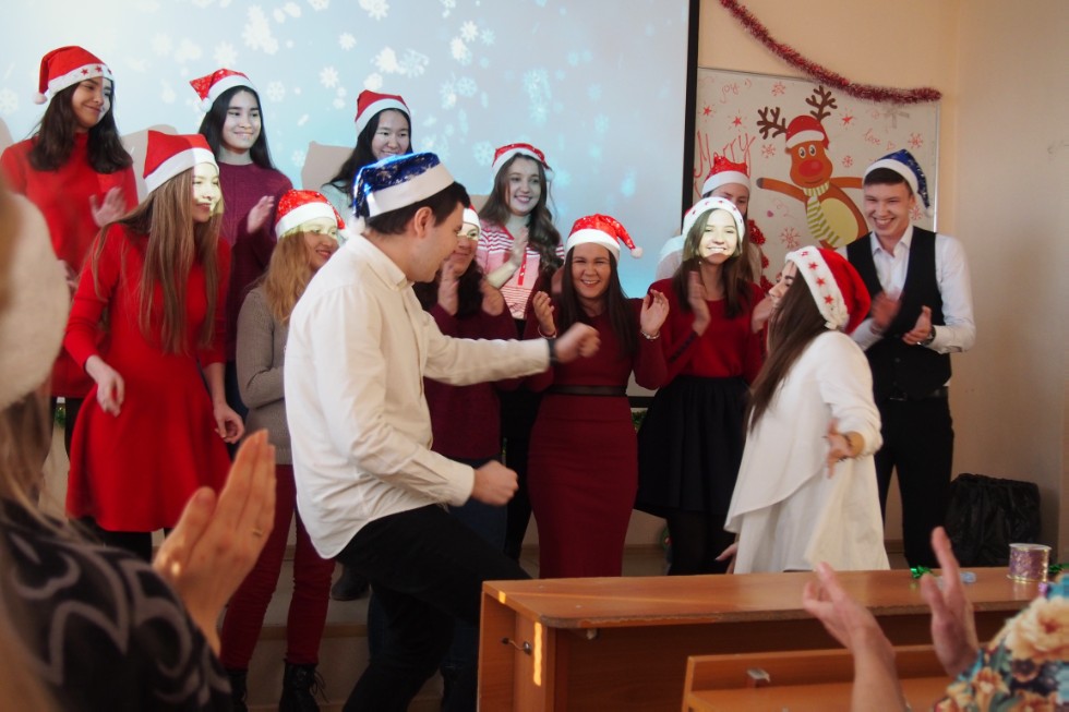 ��������� ��������� 'Christmas Carols' �������� �������� ����������� ������ � ����� ���������, ������� � �������� �����