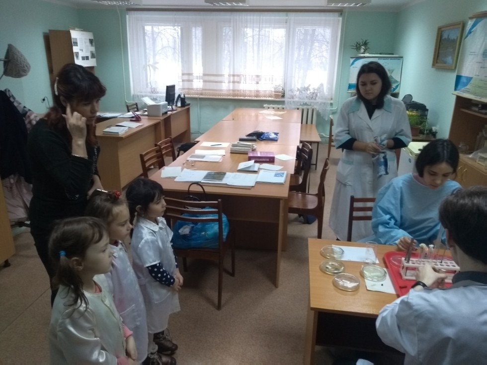 Юные микробиологи Юные микробиологи