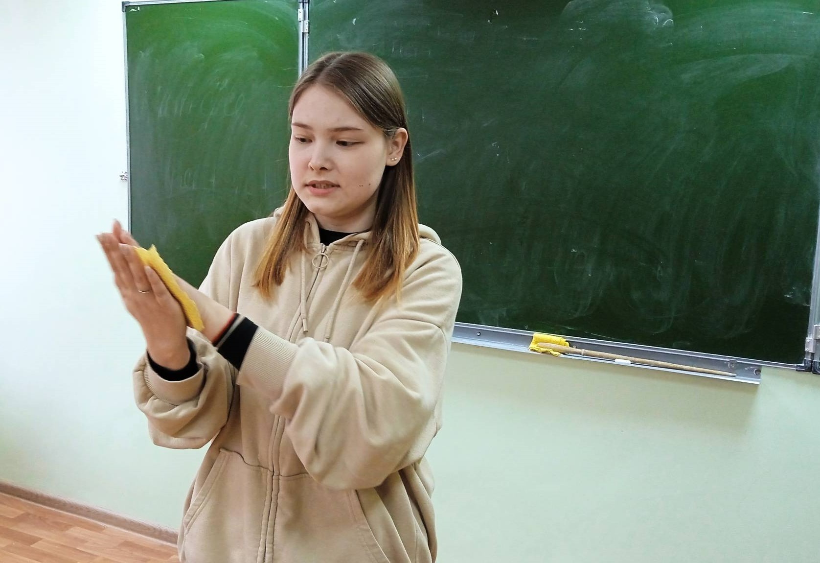 Студенты провели мастер-классы по изготовлению свечей из вощины Студенты провели мастер-классы по изготовлению свечей из вощины