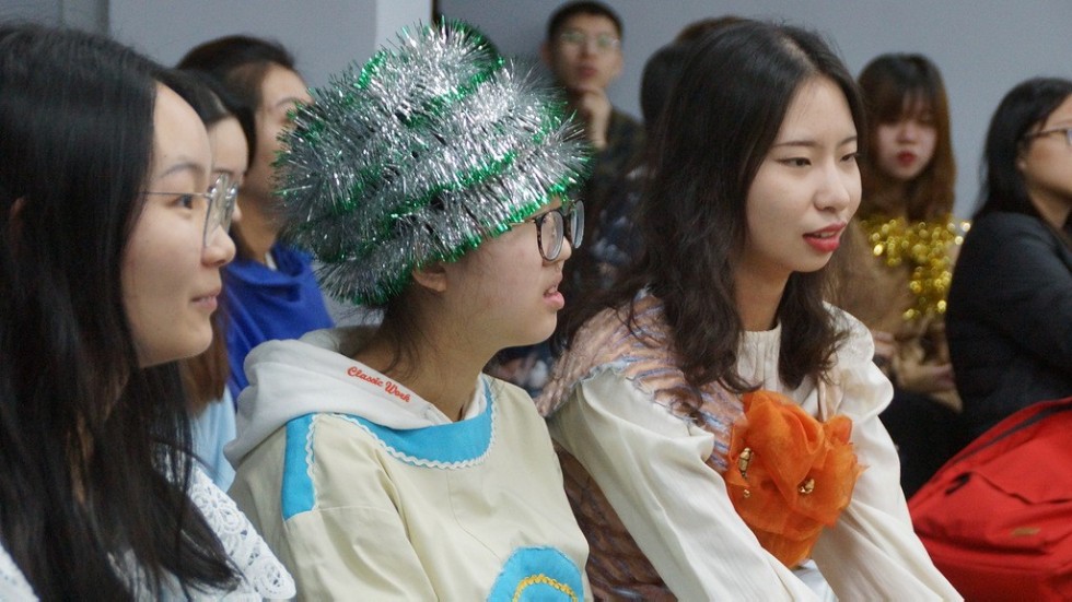 Новогодний концерт-спектакль от стажеров из Сиани Новогодний концерт-спектакль от стажеров из Сиани