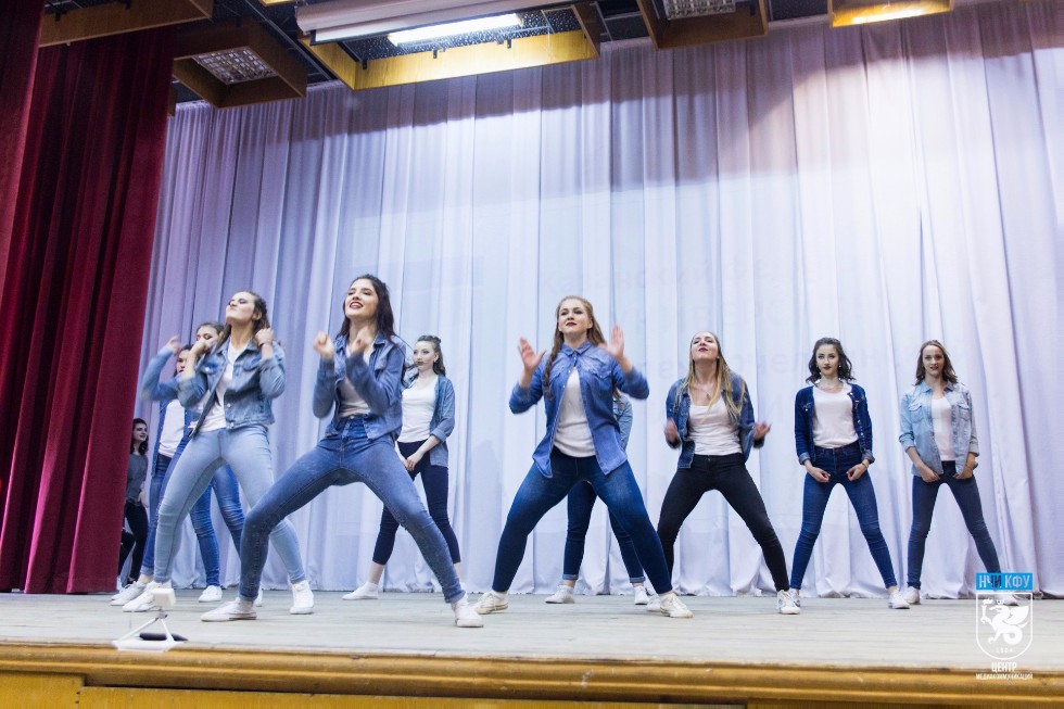 Танцевальный коллектив НЧИ КФУ HeadLine провел отчетный концерт Танцевальный коллектив НЧИ КФУ HeadLine провел отчетный концерт