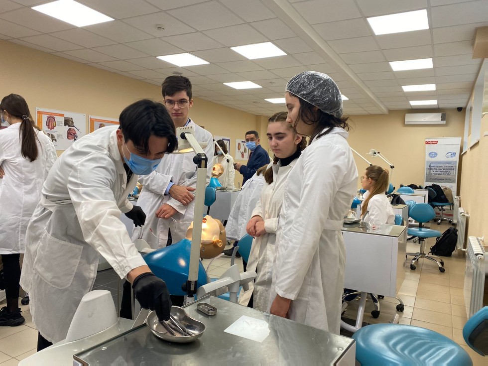 Профессиональные пробы для обучающихся в ИФМиБ КФУ в продолжаются Профессиональные пробы для обучающихся в ИФМиБ КФУ в продолжаются