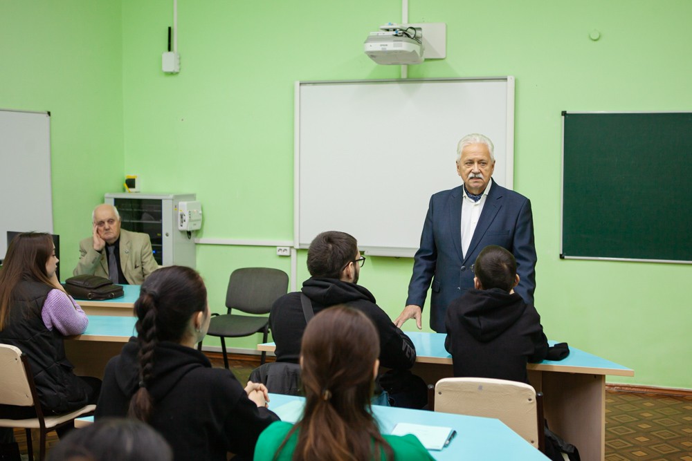 На отделении экономических и юридических наук состоялась встреча с жителем блокадного Ленинграда Владимиром Сергеевичем Громовым На отделении экономических и юридических наук состоялась встреча с жителем блокадного Ленинграда Владимиром Сергеевичем Громовым