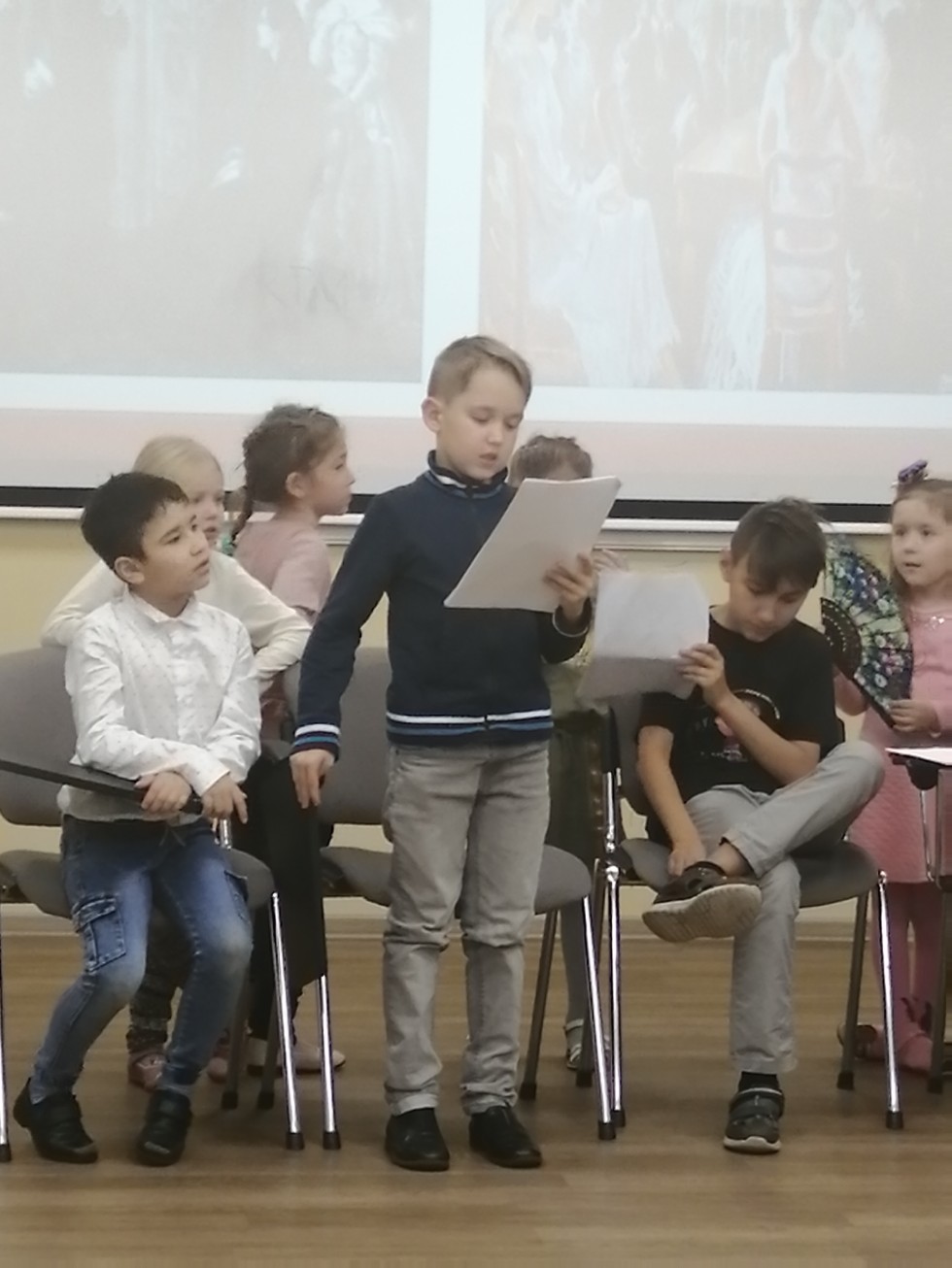 В детском театре КФУ 'Радуга' юные актеры работают над новым спектаклем В детском театре КФУ 'Радуга' юные актеры работают над новым спектаклем