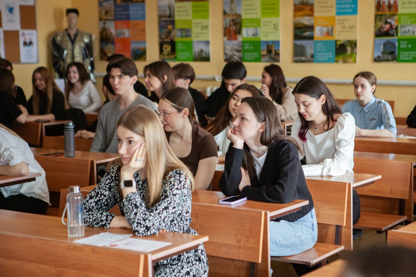 'Вечные темы в немецкой лирике': прошел фонетический конкурс в Елабужском институте КФУ 'Вечные темы в немецкой лирике': прошел фонетический конкурс в Елабужском институте КФУ