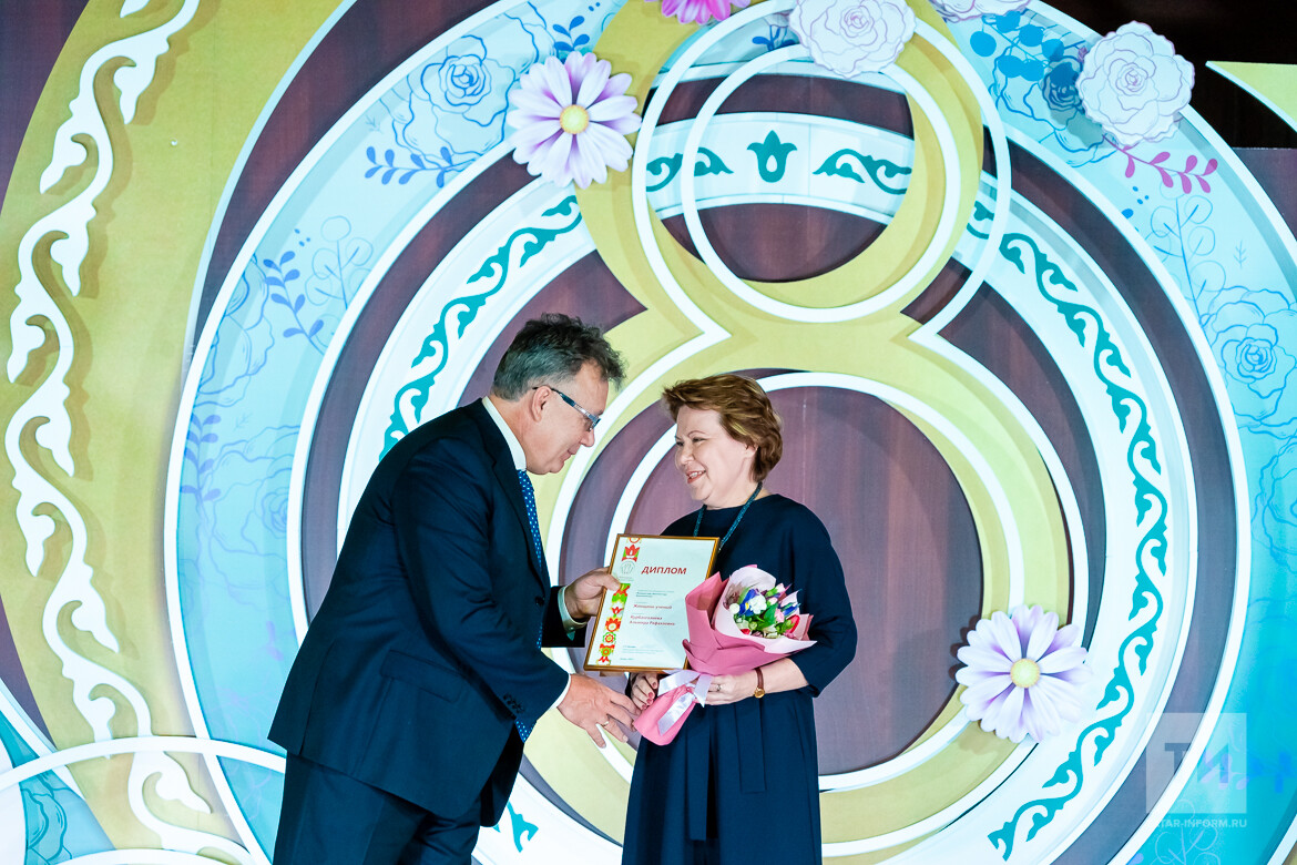 7 марта в Казани прошла торжественная церемония подведения итогов республиканского конкурса 'Женщина года. Мужчина года: женский взгляд' 7 марта в Казани прошла торжественная церемония подведения итогов республиканского конкурса 'Женщина года. Мужчина года: женский взгляд'