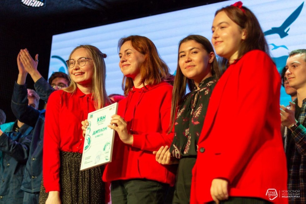 ������� ��� '������' � ������ ������ �� ����� ��� ������������ ���� '�����'