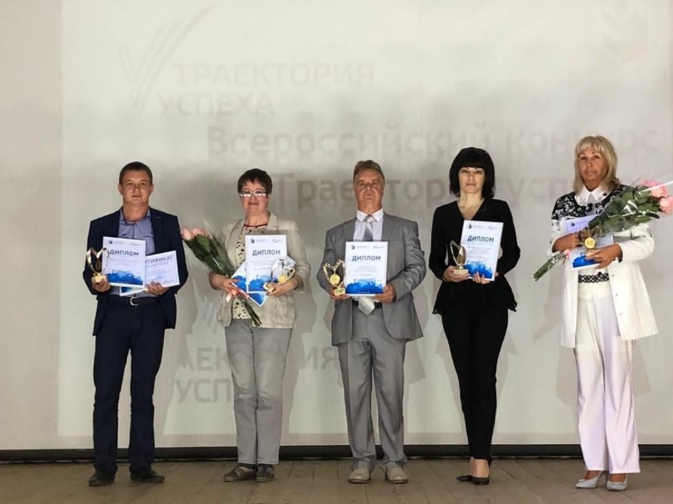 Нияз Салахов: 'Моя формула успеха ? это багаж знаний, опыт, ежедневный кропотливый труд' Нияз Салахов: 'Моя формула успеха ? это багаж знаний, опыт, ежедневный кропотливый труд'