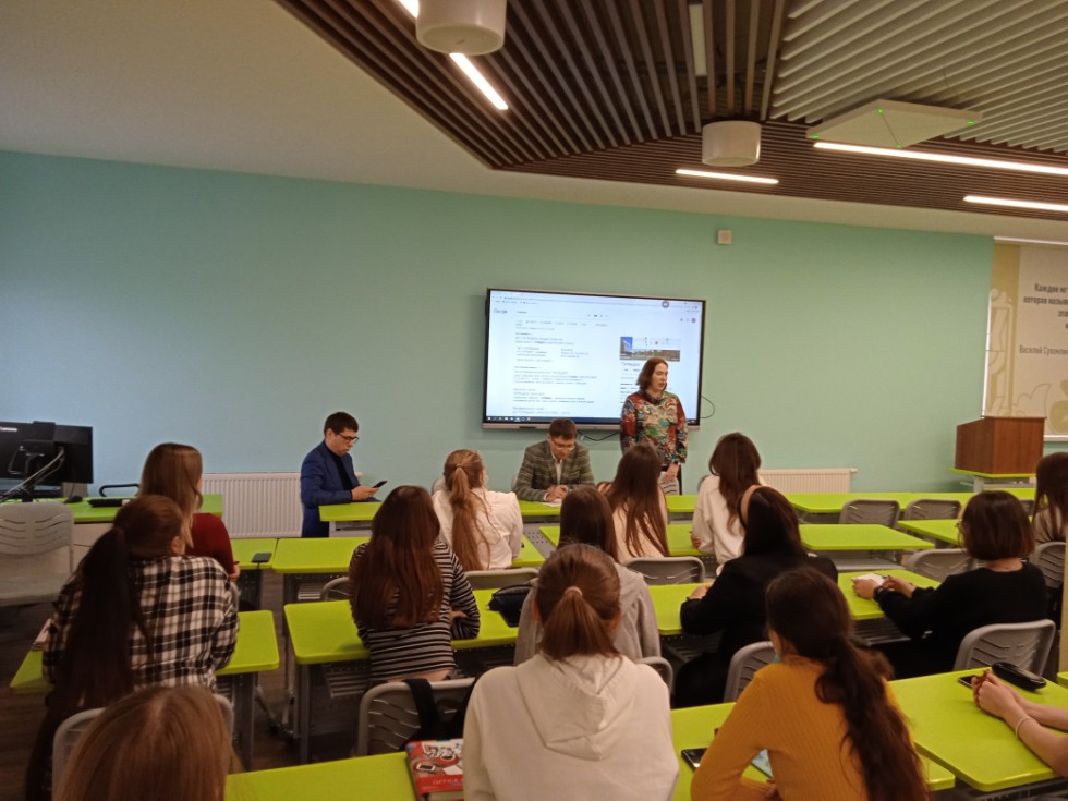 Габдулла Тукай исемендәге милли мәдәният һәм мәгариф Югары мәктәбендә укучы студентлар танылган журналистлар белән очраштылар Габдулла Тукай исемендәге милли мәдәният һәм мәгариф Югары мәктәбендә укучы студентлар танылган журналистлар белән очраштылар