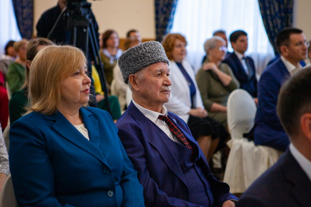 Елабужский институт отметил 125-летие императорским балом Елабужский институт отметил 125-летие императорским балом