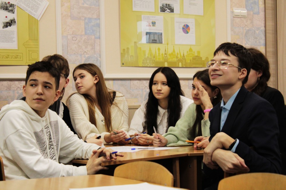 25 февраля 2022 года кафедра теории и истории государства и права со студентами юрфака провели игру по истории государства и права России в средней школе № 39 г. Казани.