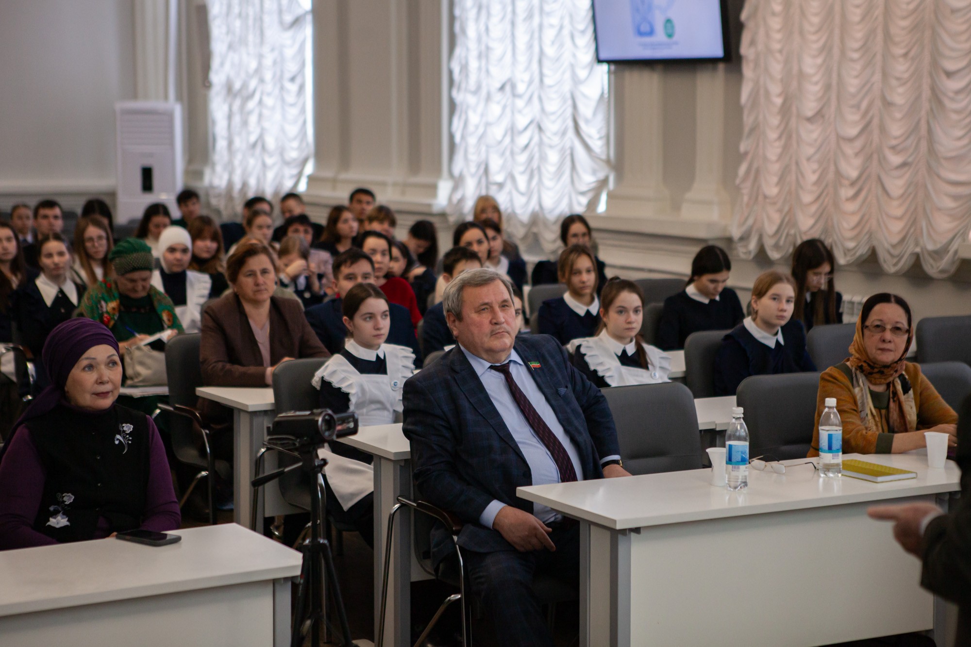 В Елабужском институте КФУ презентовали книгу Фатиха Кутлу В Елабужском институте КФУ презентовали книгу Фатиха Кутлу