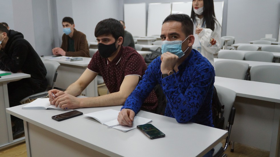 �������������  ������-������������ �����������, ����������� 100-����� �� ��� �������� ��������� ��� ���������