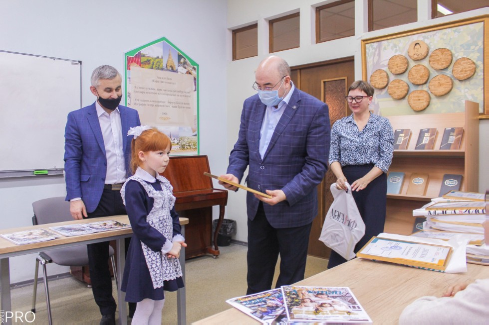'Туган тел' олимпиадасының җиңүчеләрен бүләкләү 'Туган тел' олимпиадасының җиңүчеләрен бүләкләү