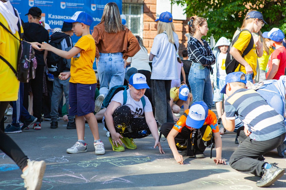 Развлекательно-игровая программа 'Планета под названием Детство!' Развлекательно-игровая программа 'Планета под названием Детство!'
