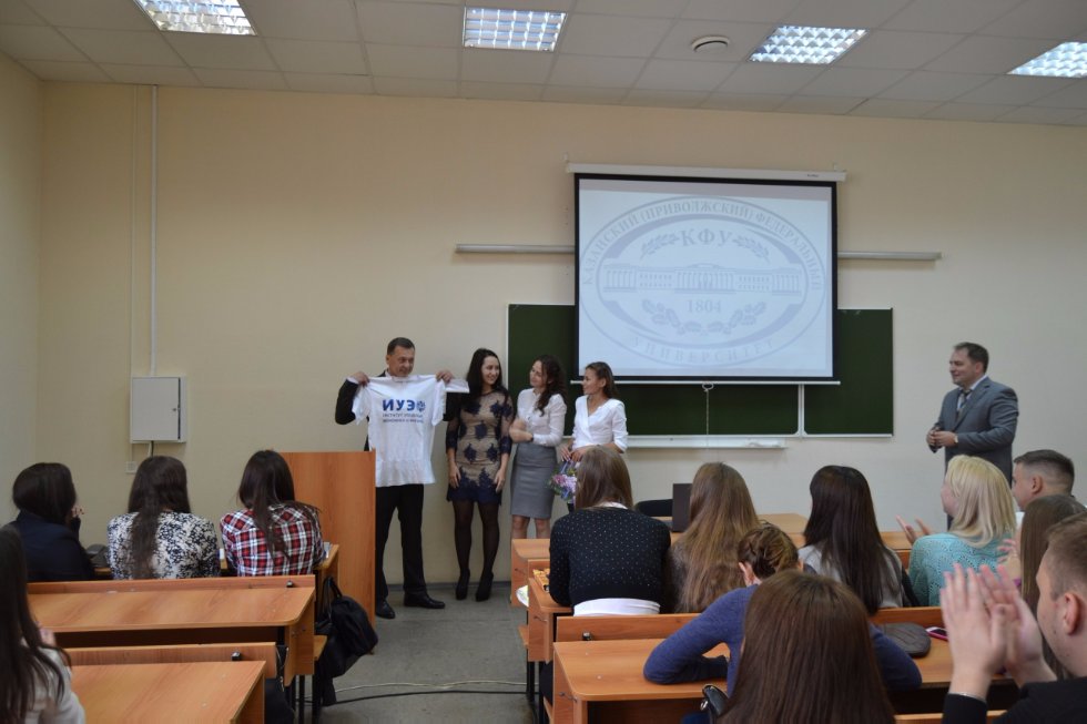 7 сентября 2015 года в преддверии Дня финансиста для студентов ИУЭиФ прочитал публичную лекцию на тему 'Почему мы платим налоги?' руководитель УФНС России по РТ ,д.э.н. профессор Марат Адипович Сафиуллин 7 сентября 2015 года в преддверии Дня финансиста для студентов ИУЭиФ прочитал публичную лекцию на тему 'Почему мы платим налоги?' руководитель УФНС России по РТ ,д.э.н. профессор Марат Адипович Сафиуллин