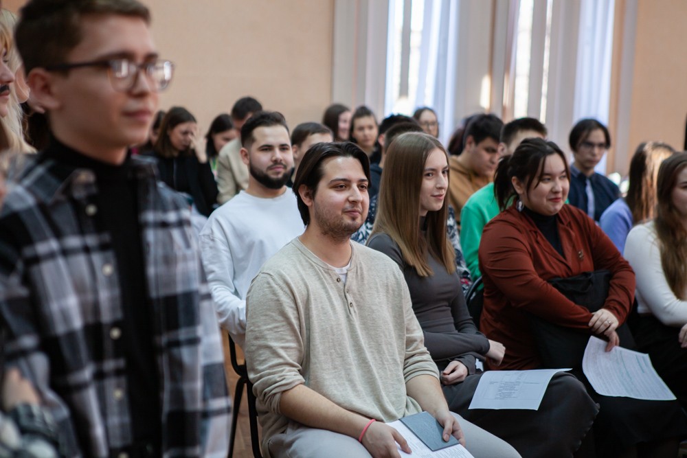 'Студенческая весна' стартовала с научного стендапа в Елабужском институте КФУ 'Студенческая весна' стартовала с научного стендапа в Елабужском институте КФУ