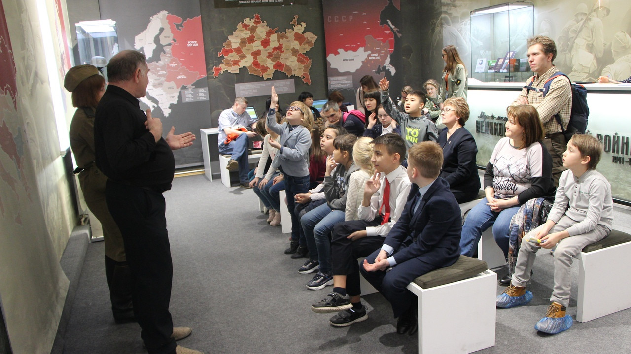 Детский театр КФУ 'Радуга' и спектакль о Великой Отечественной войне Детский театр КФУ 'Радуга' и спектакль о Великой Отечественной войне