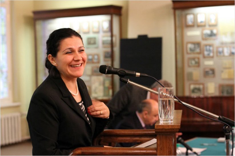 �������