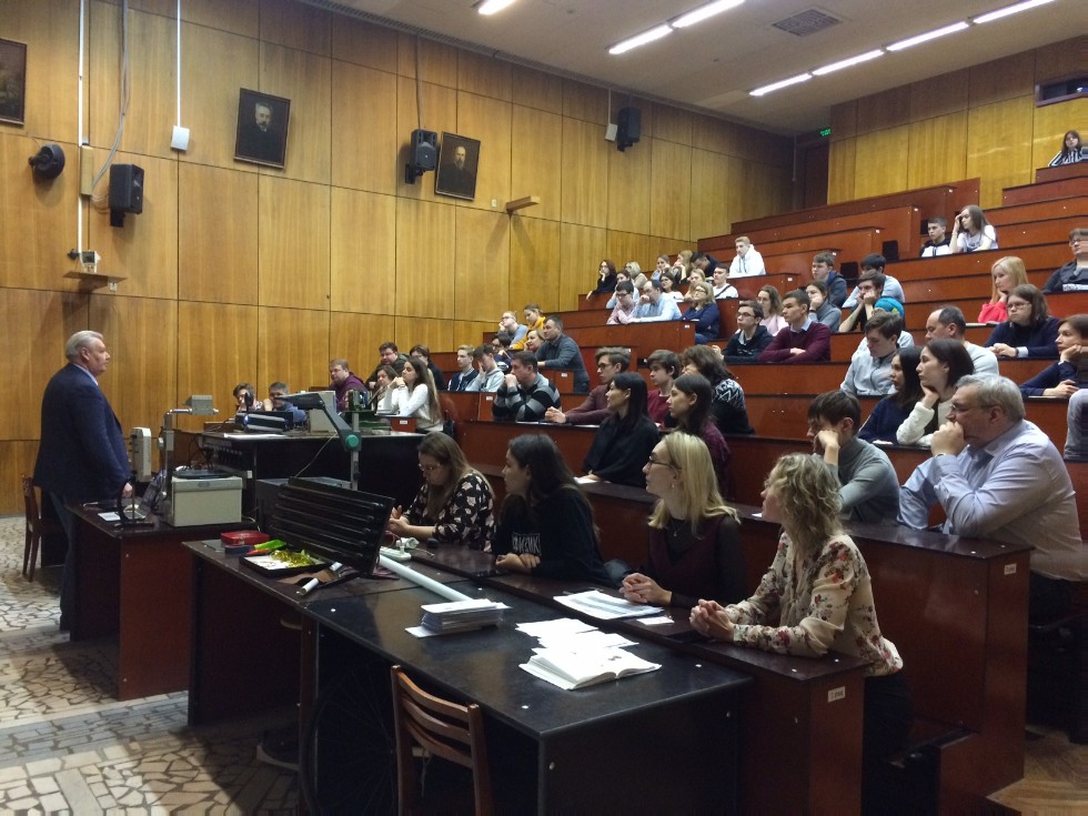 В Институте физики КФУ прошел День открытых дверей В Институте физики КФУ прошел День открытых дверей