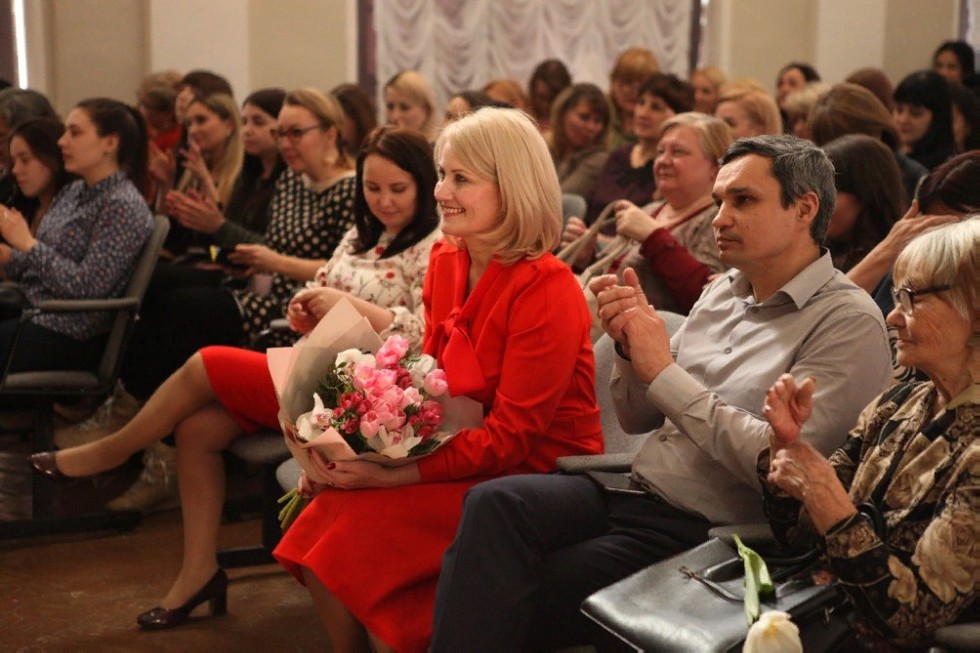 'С праздником, дорогие друзья!' 'С праздником, дорогие друзья!'